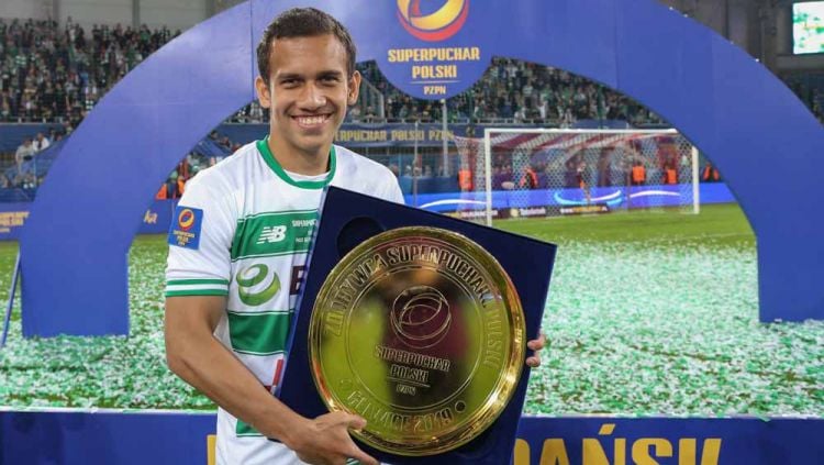 Egy Maulana Vikri ketika memegang gelar juara Piala Super Polandia 2019. (Foto: lechia.pl).