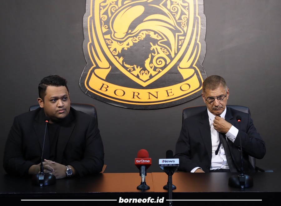 Presiden Borneo FC, Nabil Husein, dan pelatih Edson tavarez. (Twitter/@PusamaniaBorneo).